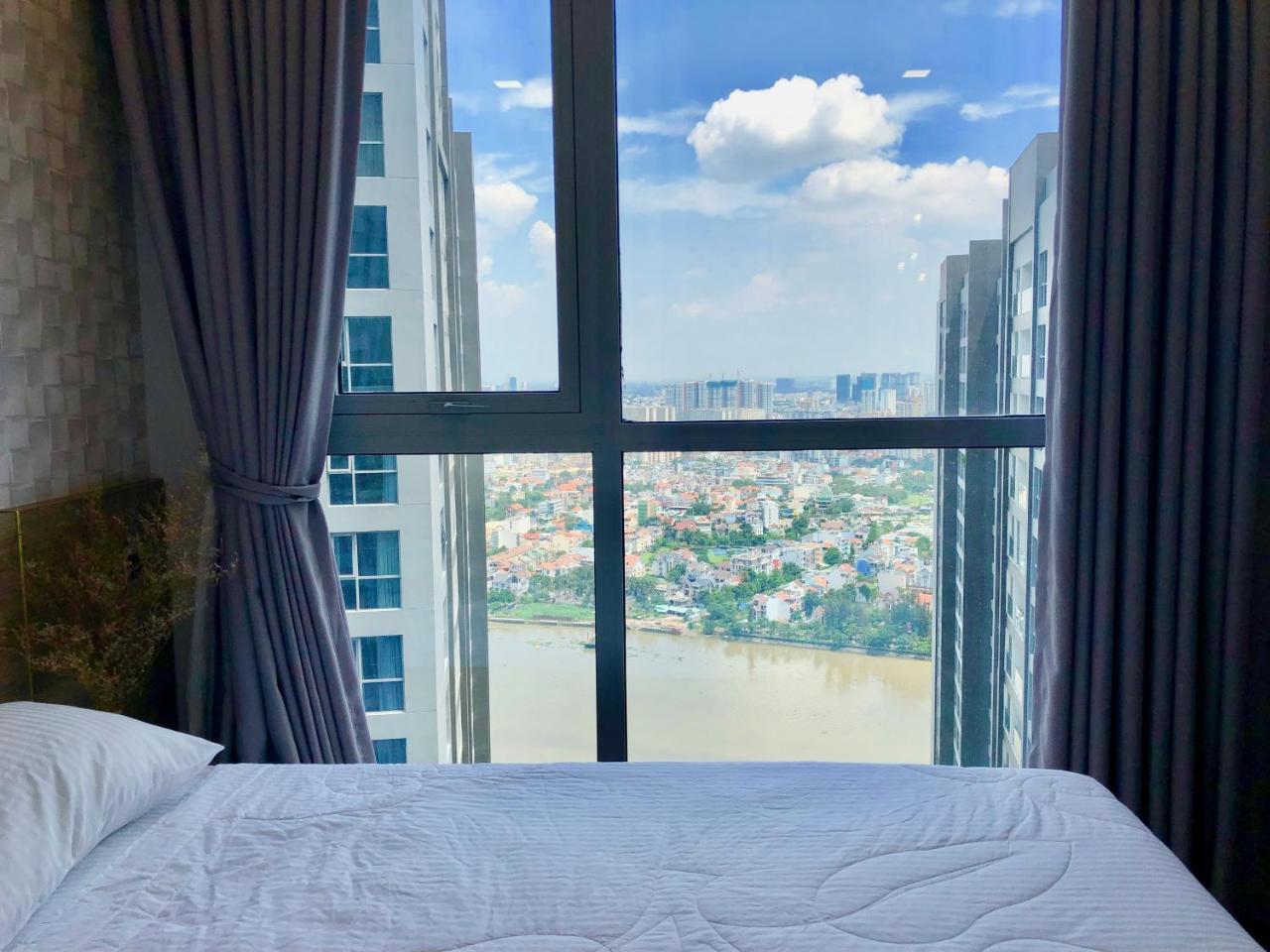 Travelaholic'S Homestay Хошимин Экстерьер фото
