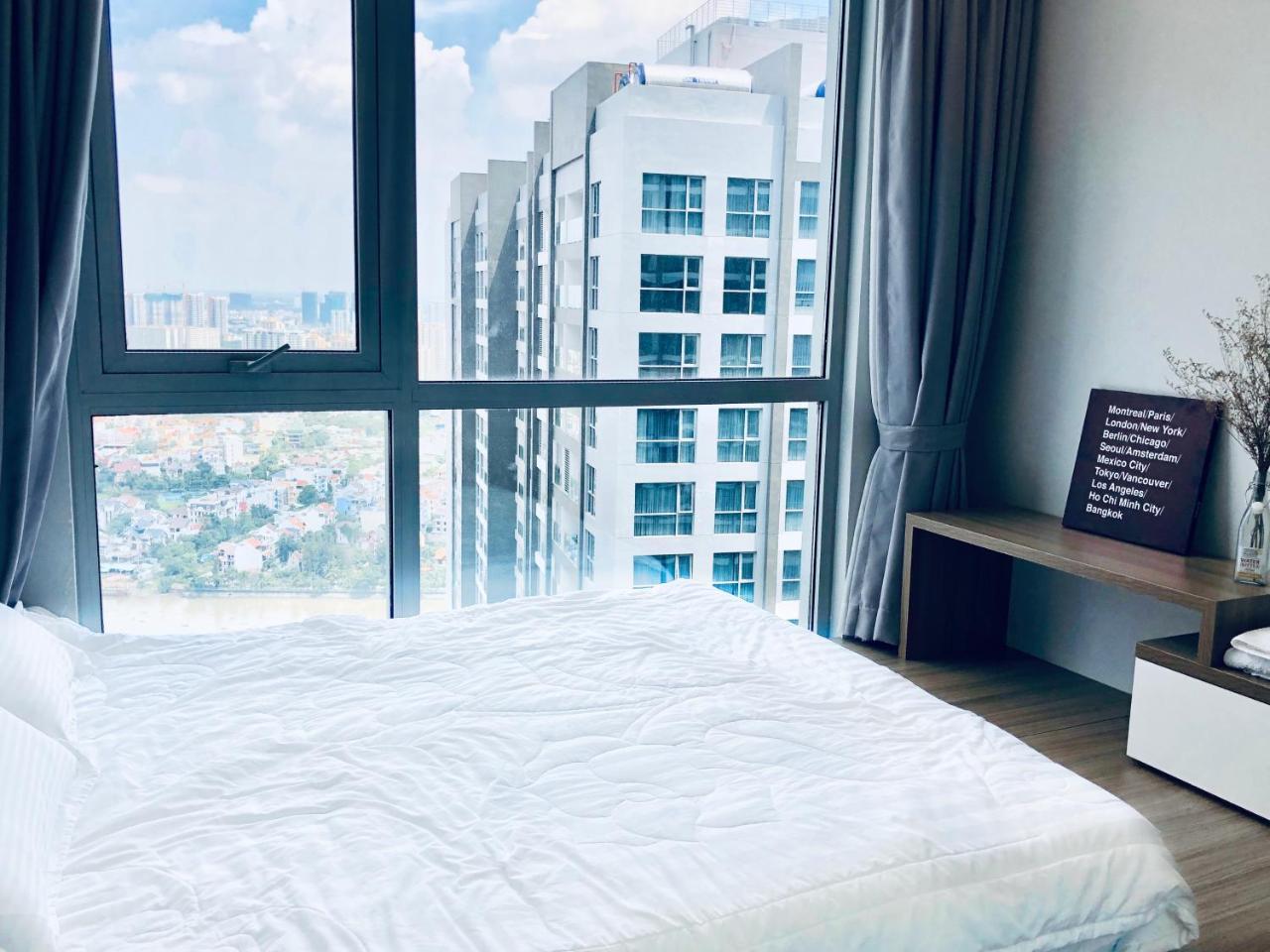 Travelaholic'S Homestay Хошимин Экстерьер фото