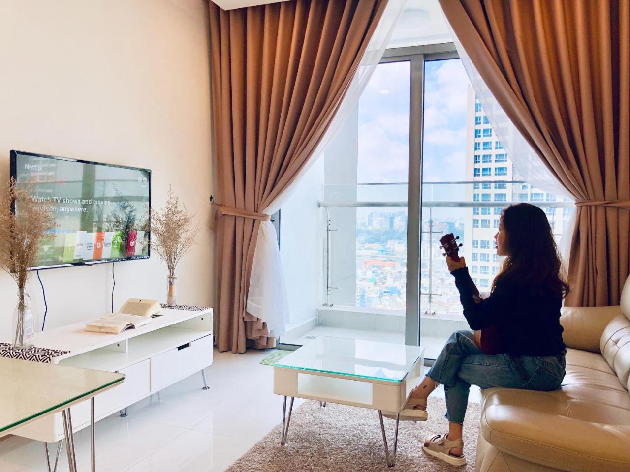 Travelaholic'S Homestay Хошимин Экстерьер фото