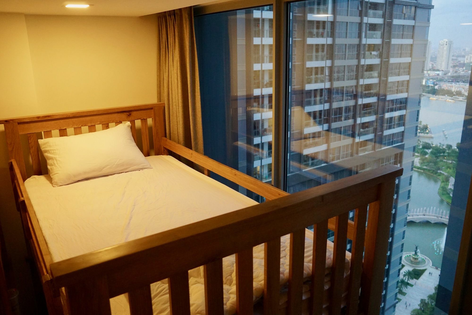 Travelaholic'S Homestay Хошимин Экстерьер фото